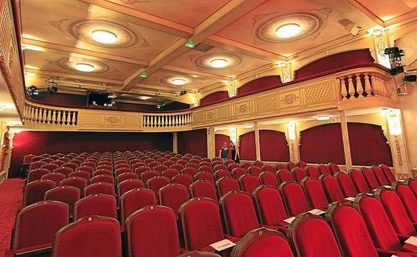Le theatre des 100 noms